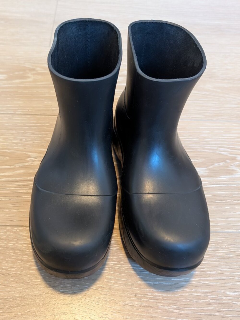 Bottega Veneta Black Puddle Ankle Boots US 6